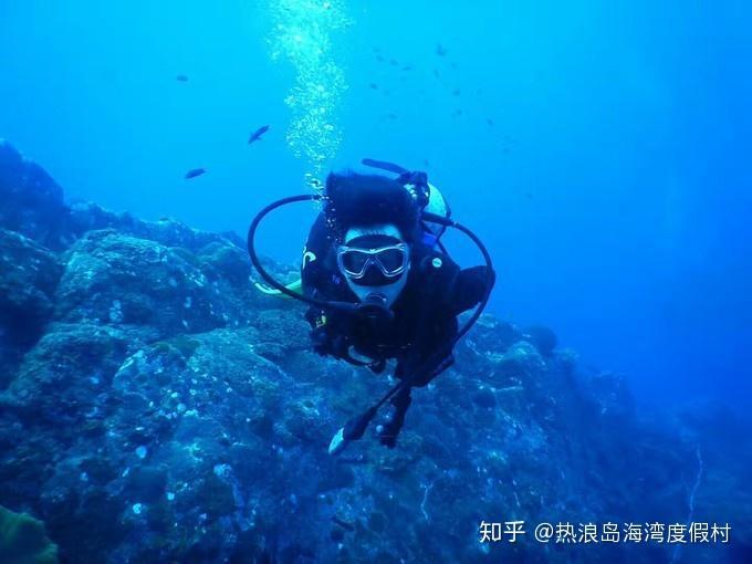 单亲爸爸带15岁孤独症儿子摆摊：希望大家多了解、包容、关爱孤独症群体