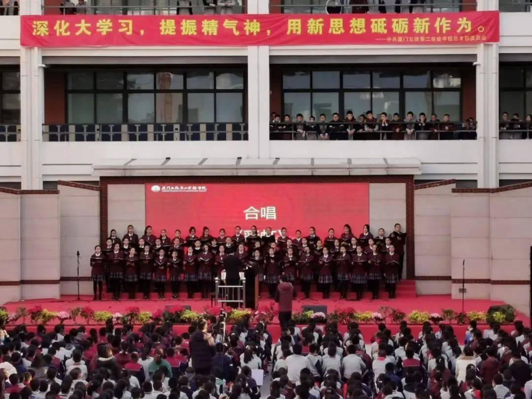 无限翻滚小球